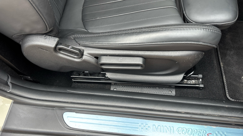 MINI Hatchback 2.0 Cooper S Exclusive 3dr Auto Petrol Hatchback